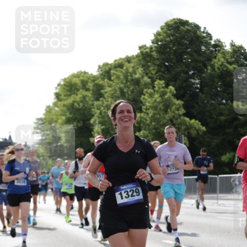 29.06.2025 - hella hamburg halbmarathon Jannik Wohlers http://msf.ph/oto/8268907 29.06.2025 10:01:15 Lombardsbrücke 1184, 1329, 1464, 1653, 1722, 1724, 1729, 1881, 1940, 2167, 2591, 2806, 2957, 3039, 3199, 4322, 4328, 4663, 5547, 5570, 5602, 5603, 6281, 6302, 6921, 8191, 8392, 8578, 8691, 8822, 8926, 10281, 10301, 10915, 11043, 11771, 12475, 12734, 12736, 13528, 13551, 13796, 14026, 14175, 14176, 14375, 15093, 16063, 16367, 16395, 16424, 16426, 16754, 16909, 17017, 17136, 17140, 17441, 17670, 17810, 18232, 18290, 18555, 18716, 18717, 18739, 18899, 18954, 19160 meine-sportfotos.de