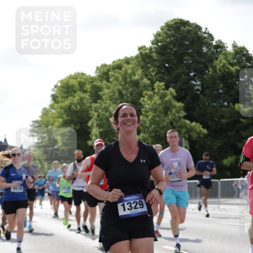 29.06.2025 - hella hamburg halbmarathon Jannik Wohlers http://msf.ph/oto/8268929 29.06.2025 10:01:15 Lombardsbrücke 1184, 1329, 1464, 1653, 1722, 1724, 1729, 1881, 1940, 2167, 2591, 2806, 2957, 3039, 3199, 4322, 4328, 4663, 5547, 5570, 5602, 5603, 6281, 6302, 6921, 8191, 8392, 8578, 8691, 8822, 8926, 10281, 10301, 10915, 11043, 11771, 12475, 12734, 12736, 13528, 13551, 13796, 14026, 14175, 14176, 14375, 15093, 16063, 16367, 16395, 16424, 16426, 16754, 16909, 17017, 17136, 17140, 17441, 17670, 17810, 18232, 18290, 18555, 18716, 18717, 18739, 18899, 18954, 19160 meine-sportfotos.de