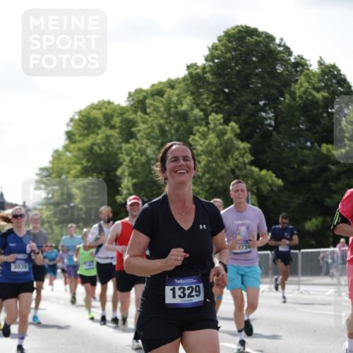 29.06.2025 - hella hamburg halbmarathon Jannik Wohlers http://msf.ph/oto/8268946 29.06.2025 10:01:15 Lombardsbrücke 1184, 1329, 1464, 1653, 1722, 1724, 1729, 1881, 1940, 2167, 2591, 2806, 2957, 3039, 3199, 4322, 4328, 4663, 5547, 5570, 5602, 5603, 6281, 6302, 6921, 8191, 8392, 8578, 8691, 8822, 8926, 10281, 10301, 10915, 11043, 11771, 12475, 12734, 12736, 13528, 13551, 13796, 14026, 14175, 14176, 14375, 15093, 16063, 16367, 16395, 16424, 16426, 16754, 16909, 17017, 17136, 17140, 17441, 17670, 17810, 18232, 18290, 18555, 18716, 18717, 18739, 18899, 18954, 19160 meine-sportfotos.de