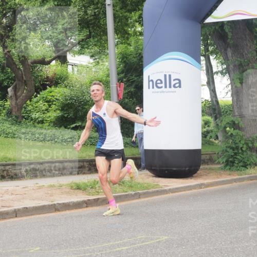29.06.2025 - hella hamburg halbmarathon KatJ http://msf.ph/oto/8268986 29.06.2025 10:07:27 Zwischen KM18-KM19  meine-sportfotos.de