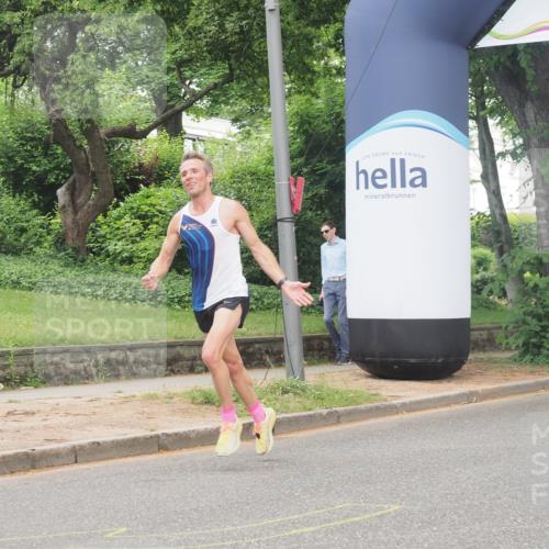 29.06.2025 - hella hamburg halbmarathon KatJ http://msf.ph/oto/8269028 29.06.2025 10:07:27 Zwischen KM18-KM19  meine-sportfotos.de