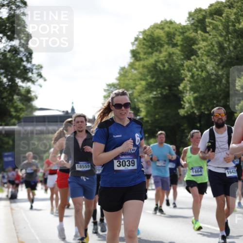 29.06.2025 - hella hamburg halbmarathon Jannik Wohlers http://msf.ph/oto/8269033 29.06.2025 10:01:16 Lombardsbrücke 1184, 1329, 1464, 1653, 1722, 1724, 1729, 1881, 1940, 2167, 2591, 2806, 2957, 3039, 3199, 4322, 4328, 4663, 5547, 5570, 5602, 5603, 6281, 6302, 6921, 8392, 8578, 8822, 8926, 10281, 10301, 10915, 11043, 11771, 11808, 12475, 12734, 12736, 13528, 13551, 13796, 14026, 14175, 14176, 14375, 15093, 16063, 16367, 16395, 16424, 16426, 16754, 16909, 17017, 17136, 17140, 17441, 17670, 17810, 18232, 18555, 18716, 18717, 18739, 18899, 18954, 19160 meine-sportfotos.de