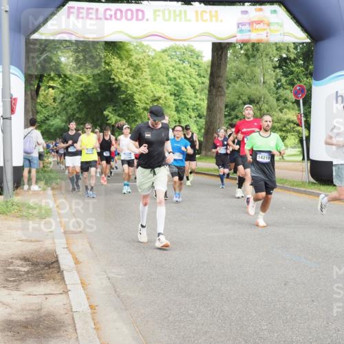 29.06.2025 - hella hamburg halbmarathon MichiJ http://msf.ph/oto/8269076 29.06.2025 10:31:06 Zwischen KM18-KM19 2233, 9371, 14201, 14210, 15301, 15921, 17363, 18304 meine-sportfotos.de