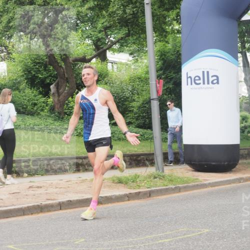 29.06.2025 - hella hamburg halbmarathon KatJ http://msf.ph/oto/8269077 29.06.2025 10:07:27 Zwischen KM18-KM19  meine-sportfotos.de
