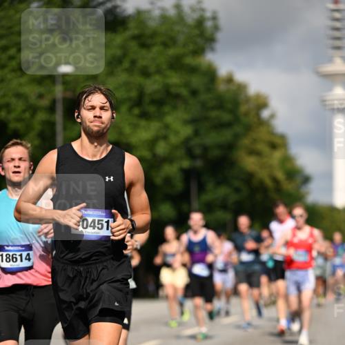 29.06.2025 - hella hamburg halbmarathon Dr. Thomas Lammeyer http://msf.ph/oto/8269097 29.06.2025 09:52:29 Kennedybrücke 1042, 1571, 1600, 2262, 2797, 3547, 4062, 4381, 5003, 6037, 6047, 7310, 7482, 7981, 8002, 8121, 9640, 9643, 10190, 10369, 10451, 10738, 10877, 11106, 11423 meine-sportfotos.de