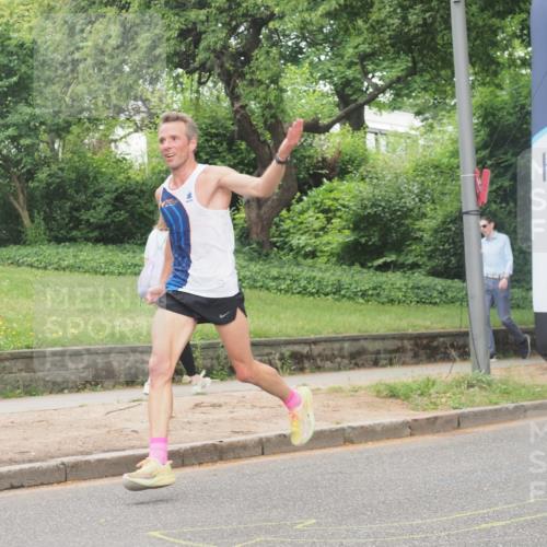 29.06.2025 - hella hamburg halbmarathon KatJ http://msf.ph/oto/8269166 29.06.2025 10:07:28 Zwischen KM18-KM19  meine-sportfotos.de