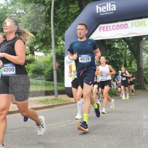 29.06.2025 - hella hamburg halbmarathon KatJ http://msf.ph/oto/8269173 29.06.2025 10:39:32 Zwischen KM18-KM19 2364, 2396, 4558, 4814, 4839, 5032, 5482, 6562, 6657, 7178, 7724, 7732, 8661, 8710, 8720 meine-sportfotos.de