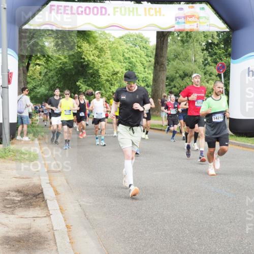 29.06.2025 - hella hamburg halbmarathon MichiJ http://msf.ph/oto/8269176 29.06.2025 10:31:07 Zwischen KM18-KM19 2233, 3116, 3697, 9371, 14201, 14210, 15301, 15921, 16626, 17363, 18304, 18632 meine-sportfotos.de