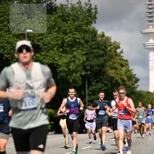 29.06.2025 - hella hamburg halbmarathon Dr. Thomas Lammeyer http://msf.ph/oto/8269180 29.06.2025 09:52:30 Kennedybrücke 1042, 1571, 1600, 2262, 2797, 3547, 4062, 4381, 5003, 5124, 6037, 6047, 7310, 7482, 7981, 8002, 8121, 9640, 9643, 10190, 10369, 10451, 10738, 10877, 11106, 11423 meine-sportfotos.de