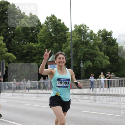 29.06.2025 - hella hamburg halbmarathon Jannik Wohlers http://msf.ph/oto/8269189 29.06.2025 10:33:47 Lombardsbrücke 1672, 1705, 1787, 2265, 2464, 2496, 2526, 2801, 2933, 3145, 3829, 3848, 4807, 4824, 4826, 5584, 6105, 7324, 7329, 8277, 8349, 8965, 10360, 10564, 10800, 11432, 11642, 11668, 12165, 12330, 12896, 13401, 13437, 13485, 14047, 14058, 14854, 14855, 14873, 14919, 15792, 15793, 15845, 15983, 16115, 16578, 17105, 17440, 17650, 17789, 17953, 18044 meine-sportfotos.de