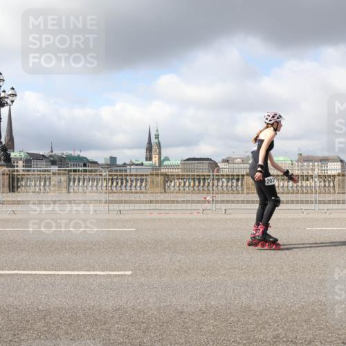 29.06.2025 - hella hamburg halbmarathon Lena Gebhardt http://msf.ph/oto/8269196 29.06.2025 09:04:42 Lombardsbrücke  meine-sportfotos.de