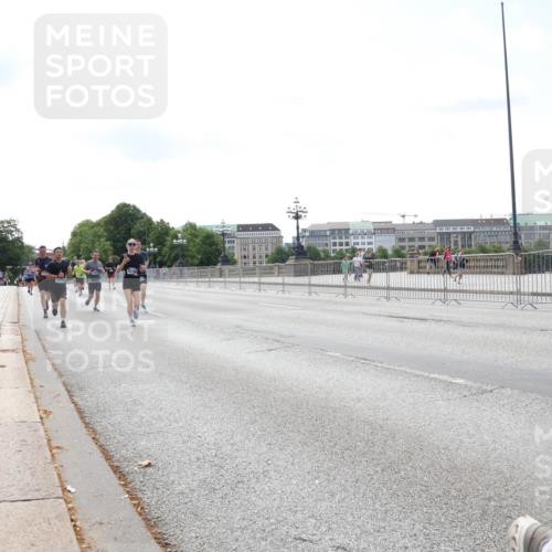 29.06.2025 - hella hamburg halbmarathon Lena Gebhardt http://msf.ph/oto/8269208 29.06.2025 10:11:17 Lombardsbrücke 1166, 1723, 1781, 1866, 2868, 3837, 4287, 5254, 5653, 7271, 7370, 8115, 8171, 8206, 8207, 8368, 8561, 9119, 10196, 10372, 11149, 11321, 11755, 12286, 12426, 12556, 12571, 12790, 12836, 13603, 13939, 14008, 14022, 14149, 14270, 15009, 15214, 15252, 15797, 15908, 16383, 17142, 17500, 17787, 18382, 19172, 19241 meine-sportfotos.de