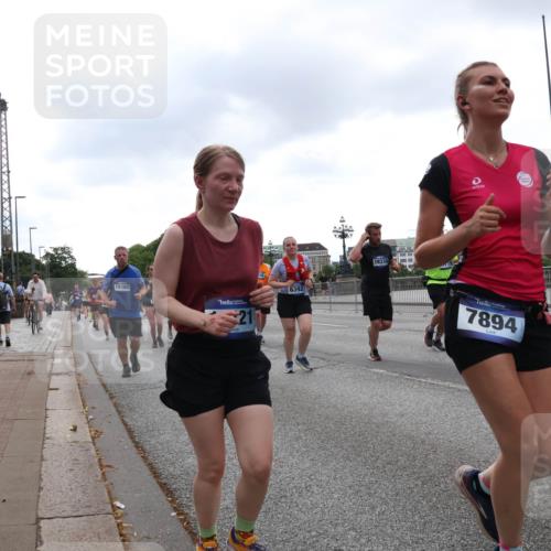 29.06.2025 - hella hamburg halbmarathon Lena Gebhardt http://msf.ph/oto/8269214 29.06.2025 10:46:17 Lombardsbrücke 1004, 1100, 1421, 1426, 1429, 1465, 1532, 1555, 1608, 1837, 1854, 1867, 1868, 2398, 2423, 2500, 2697, 2773, 2813, 2951, 2954, 3410, 3469, 4104, 4119, 4223, 4317, 4355, 4448, 4572, 5697, 5703, 5769, 5770, 5854, 5892, 6068, 6124, 6161, 6333, 6392, 7268, 7303, 7356, 7364, 7368, 7374, 7605, 7767, 7894, 7960, 7983, 8047, 8551, 8700, 9120, 9121, 9129, 9337, 9426, 9445, 10153, 10230, 10367, 10511, 11358, 11361, 11876, 11910, 12298, 12333, 12507, 12522, 13969, 15852 meine-sportfotos.de