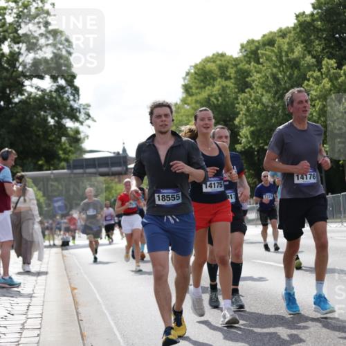 29.06.2025 - hella hamburg halbmarathon Jannik Wohlers http://msf.ph/oto/8269218 29.06.2025 10:01:18 Lombardsbrücke 1184, 1329, 1464, 1653, 1722, 1724, 1729, 1881, 1940, 2167, 2591, 2806, 2957, 3039, 3199, 4322, 4328, 4663, 5547, 5570, 5602, 5603, 6281, 6302, 6921, 8392, 8578, 8822, 8926, 9230, 10281, 10301, 10882, 10915, 11043, 11771, 11808, 12734, 12736, 13528, 13796, 14026, 14175, 14176, 14375, 15093, 16063, 16424, 16426, 16909, 17017, 17136, 17140, 17441, 17670, 17810, 18232, 18555, 18716, 18717, 18739, 18855, 18899, 18954, 19160 meine-sportfotos.de