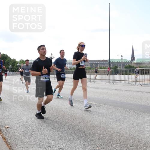29.06.2025 - hella hamburg halbmarathon Lena Gebhardt http://msf.ph/oto/8269250 29.06.2025 10:11:20 Lombardsbrücke 1166, 1723, 1781, 1866, 2868, 3837, 4287, 5254, 5653, 7271, 7370, 8115, 8171, 8206, 8207, 8368, 8561, 8807, 8810, 9119, 10196, 10372, 11149, 11321, 11755, 12286, 12426, 12556, 12571, 12790, 12836, 13603, 13939, 14008, 14022, 14149, 14270, 15009, 15252, 15797, 15908, 16383, 17142, 17500, 17787, 18382, 19172, 19241 meine-sportfotos.de