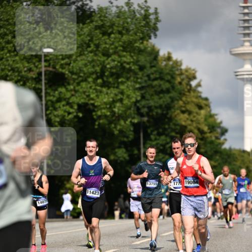 29.06.2025 - hella hamburg halbmarathon Dr. Thomas Lammeyer http://msf.ph/oto/8269310 29.06.2025 09:52:31 Kennedybrücke 1042, 1571, 1600, 2262, 2707, 2797, 3547, 4062, 4381, 5003, 5124, 6037, 6047, 7310, 7482, 7981, 8002, 9640, 9643, 10190, 10369, 10451, 10738, 10877, 11106, 11177, 11423 meine-sportfotos.de