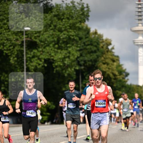 29.06.2025 - hella hamburg halbmarathon Dr. Thomas Lammeyer http://msf.ph/oto/8269372 29.06.2025 09:52:32 Kennedybrücke 1042, 1571, 1600, 2044, 2262, 2707, 2797, 3547, 4062, 5003, 5050, 5124, 6037, 6047, 7310, 7482, 7981, 8002, 9640, 9643, 10190, 10369, 10451, 10738, 10877, 11106, 11177, 11423 meine-sportfotos.de