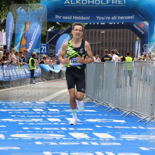 29.06.2025 - hella hamburg halbmarathon Strokosch-Dieckow http://msf.ph/oto/8269398 29.06.2025 10:23:07 Ziel 4128, 7862, 18930 meine-sportfotos.de