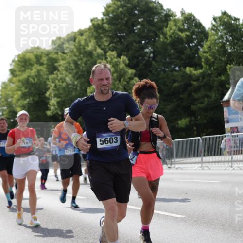 29.06.2025 - hella hamburg halbmarathon Jannik Wohlers http://msf.ph/oto/8269462 29.06.2025 10:01:21 Lombardsbrücke 1184, 1329, 1464, 1653, 1722, 1724, 1729, 1881, 1940, 2167, 2591, 2806, 2957, 3039, 4328, 4663, 5547, 5602, 5603, 6302, 6438, 6921, 8392, 8578, 8822, 8926, 9230, 10281, 10301, 10882, 10915, 11043, 11771, 11808, 12564, 12734, 12736, 12781, 13528, 13796, 14026, 14175, 14176, 14375, 15093, 16424, 16426, 16909, 17017, 17136, 17140, 17670, 17810, 18232, 18555, 18739, 18855, 18899, 18954 meine-sportfotos.de
