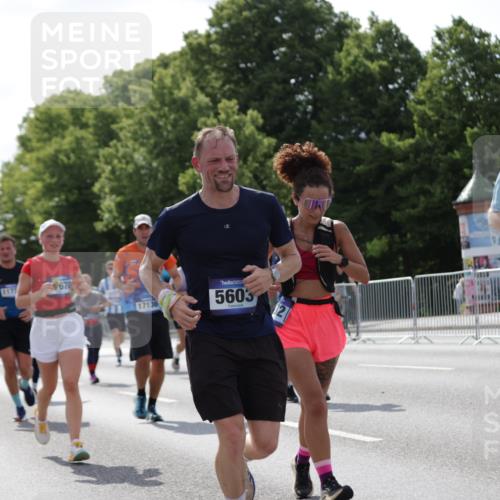 29.06.2025 - hella hamburg halbmarathon Jannik Wohlers http://msf.ph/oto/8269506 29.06.2025 10:01:21 Lombardsbrücke 1184, 1329, 1464, 1653, 1722, 1724, 1729, 1881, 1940, 2167, 2591, 2806, 2957, 3039, 4328, 4663, 5547, 5602, 5603, 6302, 6438, 6921, 8392, 8578, 8822, 8926, 9230, 10281, 10301, 10882, 10915, 11043, 11771, 11808, 12564, 12734, 12736, 12781, 13528, 13796, 14026, 14175, 14176, 14375, 15093, 16424, 16426, 16909, 17017, 17136, 17140, 17670, 17810, 18232, 18555, 18739, 18855, 18899, 18954 meine-sportfotos.de