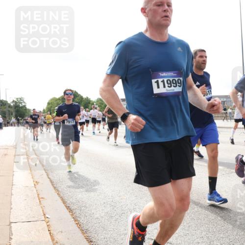 29.06.2025 - hella hamburg halbmarathon Lena Gebhardt http://msf.ph/oto/8269524 29.06.2025 10:19:54 Lombardsbrücke 7917, 11999, 2015, 12618, 28, 1110, 1115, 1145, 1154, 1534, 1708, 2017, 2064, 2357, 2405, 2441, 2918, 2993, 2995, 3278, 3446, 3678, 4108, 4110, 4170, 4539, 4562, 4570, 4585, 4737, 4739, 4979, 5035, 5123, 5251, 5397, 5449, 5556, 5659, 5849, 5878, 6444, 6796, 6797, 6872, 6874, 6939, 7137, 7248, 7249, 7519, 7808, 7836, 7917, 8146, 8387, 8427, 8537, 8738, 9196, 9856, 10349, 10540, 10550, 10594, 10622, 10701, 11028, 11036 meine-sportfotos.de