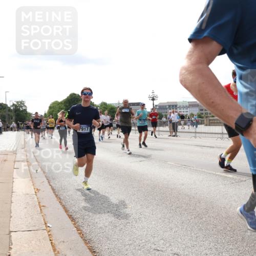 29.06.2025 - hella hamburg halbmarathon Lena Gebhardt http://msf.ph/oto/8269596 29.06.2025 10:19:54 Lombardsbrücke 16322, 7917, 6874, 16016, 1, 1110, 1115, 1145, 1154, 1534, 1708, 2017, 2064, 2357, 2405, 2441, 2918, 2993, 2995, 3278, 3446, 3678, 4108, 4110, 4170, 4539, 4562, 4570, 4585, 4737, 4739, 4979, 5035, 5123, 5251, 5397, 5449, 5556, 5659, 5849, 5878, 6444, 6796, 6797, 6872, 6874, 6939, 7137, 7248, 7249, 7519, 7808, 7836, 7917, 8146, 8387, 8427, 8537, 8738, 9196, 9856, 10349, 10540, 10550, 10594, 10622, 10701, 11028, 11036 meine-sportfotos.de