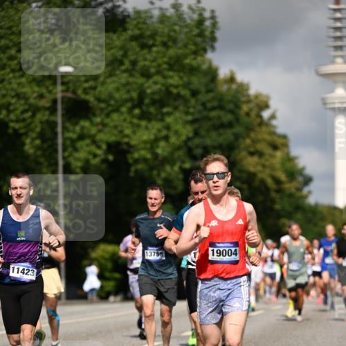 29.06.2025 - hella hamburg halbmarathon Dr. Thomas Lammeyer http://msf.ph/oto/8269600 29.06.2025 09:52:32 Kennedybrücke 1042, 1571, 1600, 2044, 2262, 2707, 2797, 3547, 4062, 5003, 5050, 5124, 6037, 6047, 7310, 7482, 7981, 8002, 9640, 9643, 10190, 10369, 10451, 10738, 10877, 11106, 11177, 11423 meine-sportfotos.de