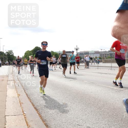 29.06.2025 - hella hamburg halbmarathon Lena Gebhardt http://msf.ph/oto/8269644 29.06.2025 10:19:54 Lombardsbrücke 7917, 6874, 15423, 1110, 1115, 1145, 1154, 1534, 1708, 2017, 2064, 2357, 2405, 2441, 2918, 2993, 2995, 3278, 3446, 3678, 4108, 4110, 4170, 4539, 4562, 4570, 4585, 4737, 4739, 4979, 5035, 5123, 5251, 5397, 5449, 5556, 5659, 5849, 5878, 6444, 6796, 6797, 6872, 6874, 6939, 7137, 7248, 7249, 7519, 7808, 7836, 7917, 8146, 8387, 8427, 8537, 8738, 9196, 9856, 10349, 10540, 10550, 10594, 10622, 10701, 11028, 11036 meine-sportfotos.de
