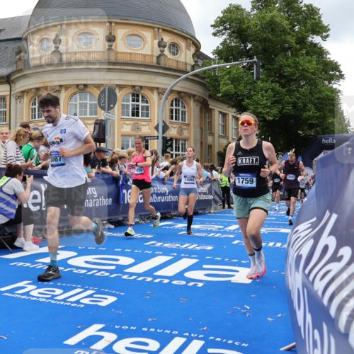 29.06.2025 - hella hamburg halbmarathon Strokosch-Dieckow http://msf.ph/oto/8269665 29.06.2025 10:46:13 Ziel 1569, 1600, 1759, 2048, 2590, 2707, 3056, 3087, 4949, 6388, 6691, 7450, 7961, 8142, 9497, 10796, 11094, 11125, 14200, 14262, 16136, 16466, 16475, 17190, 18118, 18702, 18797 meine-sportfotos.de