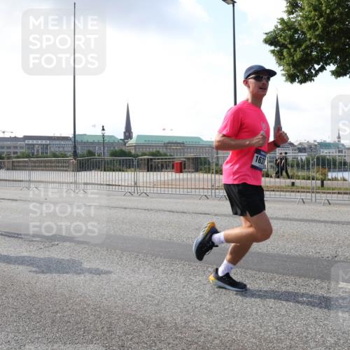 29.06.2025 - hella hamburg halbmarathon Lena Gebhardt http://msf.ph/oto/8269672 29.06.2025 09:44:48 Lombardsbrücke 1015, 5367, 1637, 1065, 1827, 2021, 2879, 3075, 3201, 3845, 3968, 4678, 5269, 5344, 5367, 6619, 7349, 8473, 8731, 8975, 10106, 10156, 10790, 10848, 11877, 12287, 12337, 12369, 12900, 13779, 13838, 13956, 14164, 14828, 15268, 15576, 15583, 15655, 15880, 16118, 16377, 16508, 16736, 17258, 17354, 18567, 18699, 19114 meine-sportfotos.de