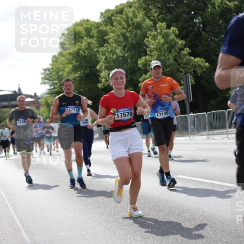 29.06.2025 - hella hamburg halbmarathon Jannik Wohlers http://msf.ph/oto/8269677 29.06.2025 10:01:22 Lombardsbrücke 1184, 1329, 1464, 1653, 1722, 1724, 1729, 1881, 1940, 2167, 2591, 2806, 2957, 3039, 4328, 4663, 5547, 5602, 5603, 5742, 6438, 6595, 6921, 8578, 8822, 8926, 9230, 10281, 10301, 10882, 10915, 11771, 11808, 12564, 12734, 12736, 12781, 13528, 13796, 14026, 14175, 14176, 14375, 15093, 16424, 16426, 16909, 17017, 17136, 17670, 17810, 18232, 18555, 18739, 18855, 18899, 18954 meine-sportfotos.de