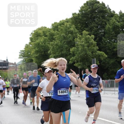 29.06.2025 - hella hamburg halbmarathon Jannik Wohlers http://msf.ph/oto/8269685 29.06.2025 10:33:49 Lombardsbrücke 1672, 1705, 1787, 2265, 2464, 2496, 2510, 2511, 2526, 2801, 2933, 3145, 3829, 3848, 4807, 4824, 4826, 6105, 6574, 7324, 7329, 8277, 8349, 8965, 10360, 10564, 11432, 11642, 11668, 12165, 12330, 12896, 13437, 13485, 13747, 14047, 14058, 14854, 14855, 14873, 14918, 14919, 15792, 15793, 15845, 15983, 16115, 16578, 17105, 17650, 17789, 17953, 18044 meine-sportfotos.de