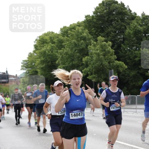29.06.2025 - hella hamburg halbmarathon Jannik Wohlers http://msf.ph/oto/8269702 29.06.2025 10:33:49 Lombardsbrücke 1672, 1705, 1787, 2265, 2464, 2496, 2510, 2511, 2526, 2801, 2933, 3145, 3829, 3848, 4807, 4824, 4826, 6105, 6574, 7324, 7329, 8277, 8349, 8965, 10360, 10564, 11432, 11642, 11668, 12165, 12330, 12896, 13437, 13485, 13747, 14047, 14058, 14854, 14855, 14873, 14918, 14919, 15792, 15793, 15845, 15983, 16115, 16578, 17105, 17650, 17789, 17953, 18044 meine-sportfotos.de