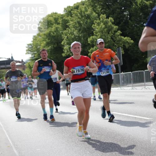 29.06.2025 - hella hamburg halbmarathon Jannik Wohlers http://msf.ph/oto/8269729 29.06.2025 10:01:22 Lombardsbrücke 1184, 1329, 1464, 1653, 1722, 1724, 1729, 1881, 1940, 2167, 2591, 2806, 2957, 3039, 4328, 4663, 5547, 5602, 5603, 5742, 6438, 6595, 6921, 8578, 8822, 8926, 9230, 10281, 10301, 10882, 10915, 11771, 11808, 12564, 12734, 12736, 12781, 13528, 13796, 14026, 14175, 14176, 14375, 15093, 16424, 16426, 16909, 17017, 17136, 17670, 17810, 18232, 18555, 18739, 18855, 18899, 18954 meine-sportfotos.de