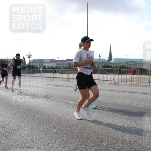 29.06.2025 - hella hamburg halbmarathon Lena Gebhardt http://msf.ph/oto/8269766 29.06.2025 09:44:48 Lombardsbrücke 10848, 10156, 1065, 1827, 2021, 2879, 3075, 3201, 3845, 3968, 4678, 5269, 5344, 5367, 6619, 7349, 8473, 8731, 8975, 10106, 10156, 10790, 10848, 11877, 12287, 12337, 12369, 12900, 13779, 13838, 13956, 14164, 14828, 15268, 15576, 15583, 15655, 15880, 16118, 16377, 16508, 16736, 17258, 17354, 18567, 18699, 19114 meine-sportfotos.de