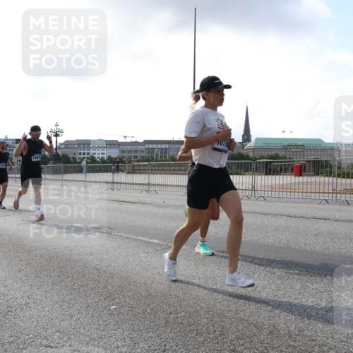 29.06.2025 - hella hamburg halbmarathon Lena Gebhardt http://msf.ph/oto/8269782 29.06.2025 09:44:48 Lombardsbrücke 10849, 10156, 1065, 1827, 2021, 2879, 3075, 3201, 3845, 3968, 4678, 5269, 5344, 5367, 6619, 7349, 8473, 8731, 8975, 10106, 10156, 10790, 10848, 11877, 12287, 12337, 12369, 12900, 13779, 13838, 13956, 14164, 14828, 15268, 15576, 15583, 15655, 15880, 16118, 16377, 16508, 16736, 17258, 17354, 18567, 18699, 19114 meine-sportfotos.de