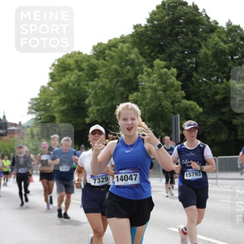 29.06.2025 - hella hamburg halbmarathon Jannik Wohlers http://msf.ph/oto/8269841 29.06.2025 10:33:49 Lombardsbrücke 1672, 1705, 1787, 2265, 2464, 2496, 2510, 2511, 2526, 2801, 2933, 3145, 3829, 3848, 4807, 4824, 4826, 6105, 6574, 7324, 7329, 8277, 8349, 8965, 10360, 10564, 11432, 11642, 11668, 12165, 12330, 12896, 13437, 13485, 13747, 14047, 14058, 14854, 14855, 14873, 14918, 14919, 15792, 15793, 15845, 15983, 16115, 16578, 17105, 17650, 17789, 17953, 18044 meine-sportfotos.de