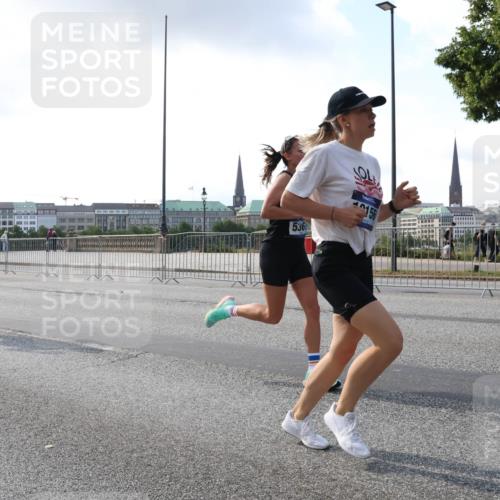 29.06.2025 - hella hamburg halbmarathon Lena Gebhardt http://msf.ph/oto/8269858 29.06.2025 09:44:49 Lombardsbrücke 13838, 10848, 536, 156, 1065, 1827, 2021, 2879, 3075, 3201, 3845, 3968, 4678, 5269, 5344, 5367, 6619, 7349, 8473, 8731, 10106, 10156, 10790, 10848, 11169, 11877, 12287, 12337, 12369, 12900, 13779, 13838, 13956, 14164, 14828, 15268, 15576, 15583, 15655, 15880, 16118, 16377, 16508, 16736, 17258, 17354, 18567, 18699, 19114 meine-sportfotos.de