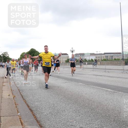 29.06.2025 - hella hamburg halbmarathon Lena Gebhardt http://msf.ph/oto/8269908 29.06.2025 10:54:16 Lombardsbrücke 2600, 1017, 1263, 1687, 1744, 1753, 1762, 1779, 1789, 1822, 1949, 2079, 2244, 2372, 2532, 2600, 2761, 2854, 3055, 3079, 3187, 3188, 3249, 3364, 3465, 3467, 3557, 3761, 3795, 3857, 4323, 4685, 4720, 4838, 4971, 5157, 5185, 5216, 5309, 5430, 5514, 5804, 5817, 5898, 5933, 5964, 5993, 6023, 6192, 6279, 6468, 6583, 6987, 6988, 7498, 7614, 7670, 7874, 7946, 7986, 8801, 8803, 8867, 8924, 9130, 9138, 9203, 9503, 9572, 10207, 11354, 11390, 11785, 12930 meine-sportfotos.de