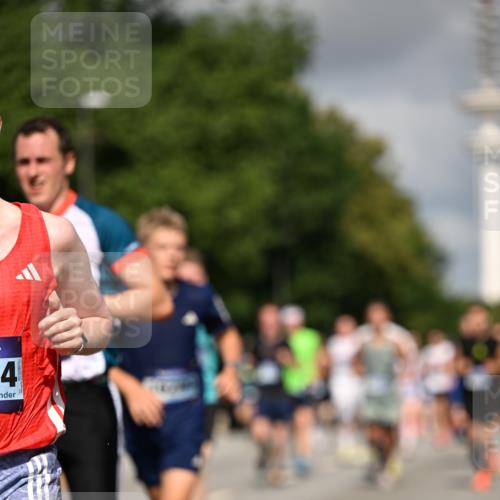 29.06.2025 - hella hamburg halbmarathon Dr. Thomas Lammeyer http://msf.ph/oto/8269934 29.06.2025 09:52:34 Kennedybrücke 1042, 1571, 1600, 2044, 2707, 2797, 2849, 3014, 3547, 5050, 5124, 6037, 6047, 7109, 7310, 7482, 7981, 8002, 9640, 9643, 9686, 10190, 10369, 10451, 10738, 10877, 11106, 11177, 11423 meine-sportfotos.de