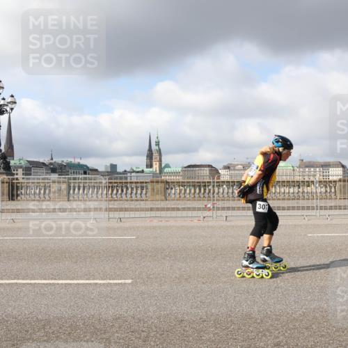 29.06.2025 - hella hamburg halbmarathon Lena Gebhardt http://msf.ph/oto/8269937 29.06.2025 09:04:44 Lombardsbrücke  meine-sportfotos.de