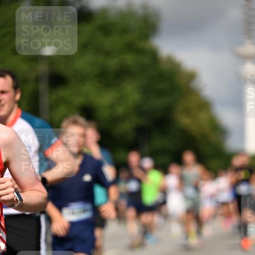 29.06.2025 - hella hamburg halbmarathon Dr. Thomas Lammeyer http://msf.ph/oto/8269956 29.06.2025 09:52:35 Kennedybrücke 1042, 1571, 1600, 2044, 2707, 2797, 2849, 3014, 3547, 5050, 5124, 6037, 6047, 7109, 7310, 7482, 7981, 9640, 9643, 9686, 10369, 10451, 10738, 10877, 11106, 11177, 11423 meine-sportfotos.de