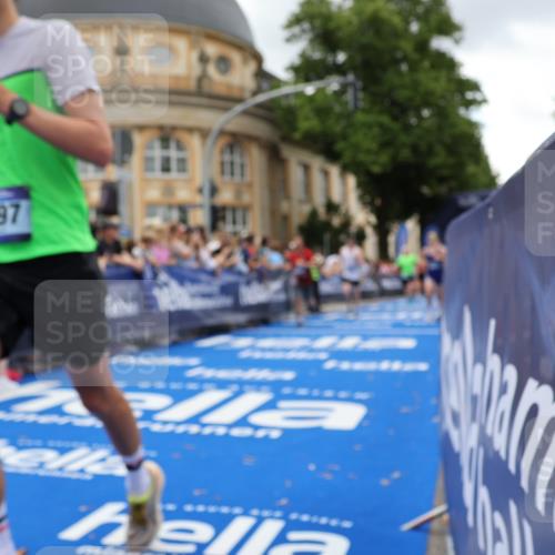 29.06.2025 - hella hamburg halbmarathon Strokosch-Dieckow http://msf.ph/oto/8269960 29.06.2025 10:46:19 Ziel 1569, 1600, 2048, 2222, 2590, 2842, 3056, 4237, 4949, 6388, 6421, 6691, 6978, 7335, 8142, 8981, 9497, 10796, 11185, 11773, 12171, 12651, 12891, 13698, 14045, 14200, 14228, 14262, 14482, 15157, 16127, 17190, 18118, 18211, 18637, 19209 meine-sportfotos.de