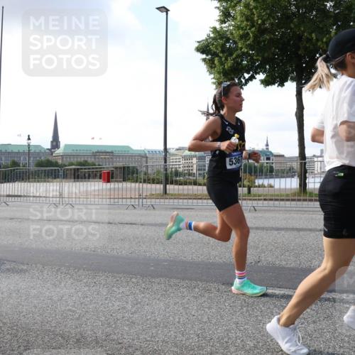 29.06.2025 - hella hamburg halbmarathon Lena Gebhardt http://msf.ph/oto/8269985 29.06.2025 09:44:49 Lombardsbrücke 5367, 1065, 1827, 2021, 2879, 3075, 3201, 3845, 3968, 4678, 5269, 5344, 5367, 6619, 7349, 8473, 8731, 10106, 10156, 10790, 10848, 11169, 11877, 12287, 12337, 12369, 12900, 13779, 13838, 13956, 14164, 14828, 15268, 15576, 15583, 15655, 15880, 16118, 16377, 16508, 16736, 17258, 17354, 18567, 18699, 19114 meine-sportfotos.de