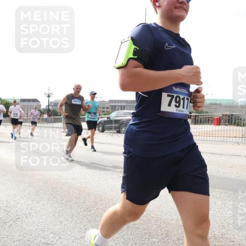 29.06.2025 - hella hamburg halbmarathon Lena Gebhardt http://msf.ph/oto/8270000 29.06.2025 10:19:55 Lombardsbrücke 18322, 6874, 16016, 7917, 1110, 1115, 1145, 1154, 1534, 1708, 2017, 2064, 2357, 2405, 2441, 2918, 2993, 2995, 3278, 3446, 3678, 4108, 4110, 4170, 4539, 4562, 4570, 4585, 4737, 4739, 4979, 5035, 5123, 5251, 5397, 5449, 5556, 5659, 5849, 5878, 6444, 6796, 6797, 6872, 6874, 6939, 7137, 7248, 7249, 7519, 7744, 7808, 7836, 7917, 8146, 8387, 8427, 8537, 8738, 9196, 9856, 10349, 10540, 10550, 10594, 10622, 10701, 11028, 11036 meine-sportfotos.de