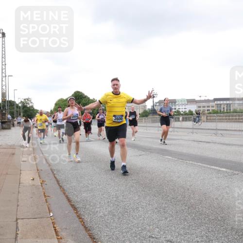 29.06.2025 - hella hamburg halbmarathon Lena Gebhardt http://msf.ph/oto/8270009 29.06.2025 10:54:17 Lombardsbrücke 2854, 2600, 1017, 1263, 1687, 1744, 1753, 1762, 1779, 1789, 1822, 1949, 2079, 2244, 2372, 2532, 2600, 2761, 2854, 3079, 3187, 3188, 3249, 3364, 3465, 3467, 3557, 3761, 3795, 3857, 4323, 4685, 4720, 4838, 4971, 5157, 5185, 5216, 5309, 5430, 5514, 5804, 5817, 5898, 5933, 5964, 5993, 6023, 6192, 6279, 6468, 6583, 6987, 6988, 7498, 7614, 7670, 7874, 7946, 7986, 8801, 8803, 8867, 8924, 9130, 9138, 9203, 9503, 9572, 10207, 11354, 11390, 11785, 12930 meine-sportfotos.de