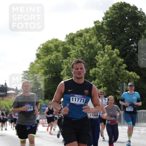29.06.2025 - hella hamburg halbmarathon Jannik Wohlers http://msf.ph/oto/8270026 29.06.2025 10:01:24 Lombardsbrücke 1184, 1329, 1464, 1653, 1729, 1881, 1940, 2591, 2806, 2957, 3039, 4286, 4328, 4663, 5602, 5603, 5742, 6327, 6438, 6595, 8578, 8926, 9230, 10882, 10915, 11771, 11808, 12564, 12734, 12736, 12781, 13796, 14026, 14175, 14176, 14375, 15093, 16424, 16426, 16540, 16909, 17017, 17136, 17503, 17670, 17810, 17951, 17952, 18232, 18555, 18739, 18855, 18899, 18954, 19159 meine-sportfotos.de