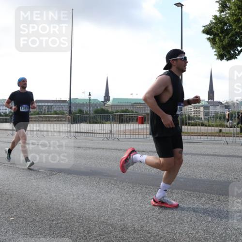 29.06.2025 - hella hamburg halbmarathon Lena Gebhardt http://msf.ph/oto/8270086 29.06.2025 09:44:50 Lombardsbrücke 827, 13838, 1065, 1827, 2021, 2879, 3075, 3201, 3845, 3968, 4678, 5269, 5344, 5367, 6619, 7349, 8473, 8731, 10106, 10156, 10790, 10848, 11169, 11877, 12287, 12337, 12369, 12900, 13779, 13838, 13956, 14164, 14828, 15268, 15576, 15583, 15655, 15880, 16118, 16377, 16508, 16736, 17258, 17354, 18567, 18699, 19114 meine-sportfotos.de