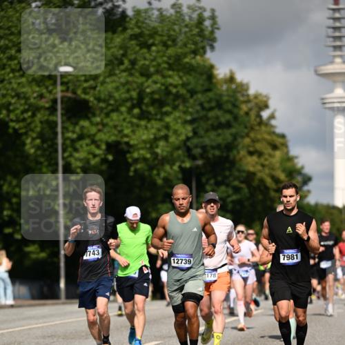 29.06.2025 - hella hamburg halbmarathon Dr. Thomas Lammeyer http://msf.ph/oto/8270087 29.06.2025 09:52:37 Kennedybrücke 1042, 1571, 1600, 2044, 2707, 2797, 2849, 3014, 5050, 5124, 6037, 6047, 6771, 7109, 7310, 7482, 7981, 9640, 9643, 9686, 10369, 10451, 10877, 11106, 11177, 11423 meine-sportfotos.de