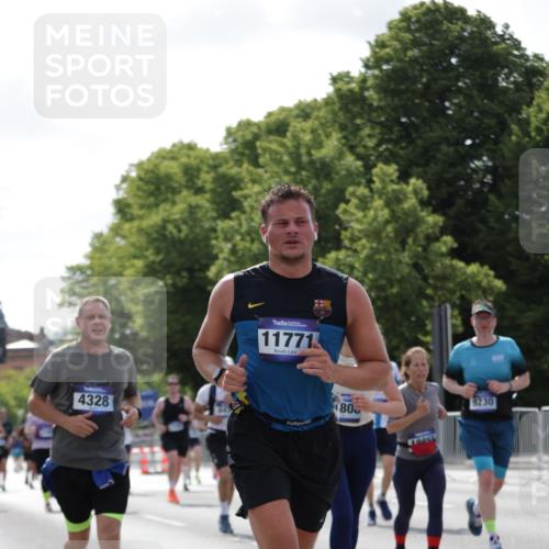 29.06.2025 - hella hamburg halbmarathon Jannik Wohlers http://msf.ph/oto/8270108 29.06.2025 10:01:24 Lombardsbrücke 1184, 1329, 1464, 1653, 1729, 1881, 1940, 2591, 2806, 2957, 3039, 4286, 4328, 4663, 5602, 5603, 5742, 6327, 6438, 6595, 8578, 8926, 9230, 10882, 10915, 11771, 11808, 12564, 12734, 12736, 12781, 13796, 14026, 14175, 14176, 14375, 15093, 16424, 16426, 16540, 16909, 17017, 17136, 17503, 17670, 17810, 17951, 17952, 18232, 18555, 18739, 18855, 18899, 18954, 19159 meine-sportfotos.de